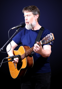 Jim Harper performing.